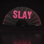 Festival-Fächer „SLAY“ in Schwarz/Pink – CSD & Rave Accessoire – Ansicht 1