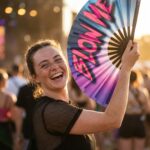 Festival-Fächer „BLOW ME“ in Lila-Blau – Rave & CSD Accessoire – Ansicht 3
