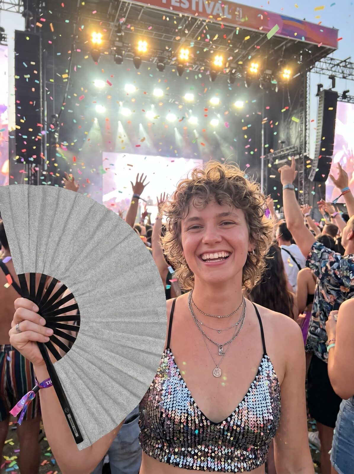 Festival-Fächer Silber Glitzer – funkelndes Rave & CSD Accessoire – Ansicht 4