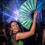 Festival-Fächer Holografisch Grün – irisierendes Rave Accessoire – Ansicht 2
