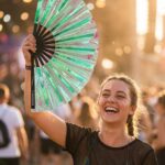 Festival-Fächer Holografisch Grün – irisierendes Rave Accessoire – Ansicht 3