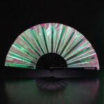 Festival-Fächer Holografisch Grün – irisierendes Rave Accessoire – Ansicht 1