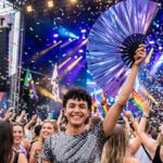 Festival-Fächer Holografisch Blau-Lila Metallic, Rave Accessoire – Ansicht 4