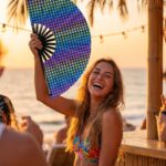 Festival-Fächer Dunkelblau mit Regenbogen-Herzen, CSD & Pride – Ansicht 6