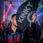 Festival-Fächer „KINKY“ in Schwarz – Rave & Pride Statement – Ansicht 2
