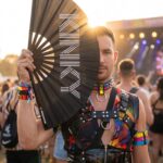 Festival-Fächer „KINKY“ in Schwarz – Rave & Pride Statement – Ansicht 3