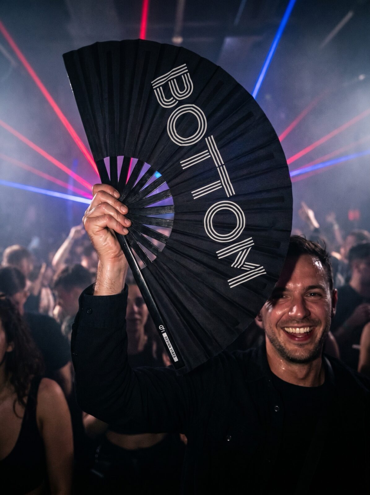 Festival-Fächer „BOTTOM“ in Schwarz – CSD & Rave Accessoire – Ansicht 2
