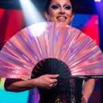 Festival-Fächer Holografisch Rosa, irisierendes Pride Accessoire – Ansicht 5