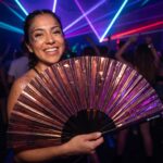 Festival-Fächer Holografisch Transparent Burgunder für Festival & Rave – Ansicht 2