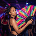 Festival-Fächer Transparent mit Regenbogenstreifen für CSD & Pride – Ansicht 2