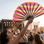 Festival-Fächer Transparent mit Regenbogenstreifen für CSD & Pride – Ansicht 3