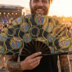 Festival-Fächer Neon-Kreise Schwarz für Techno & Rave – Ansicht 3