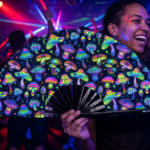 Festival-Fächer Neon-Pilze Bunt auf Schwarz für Psytrance & Goa – Ansicht 2