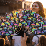 Festival-Fächer Neon-Pilze Bunt auf Schwarz für Psytrance & Goa – Ansicht 3